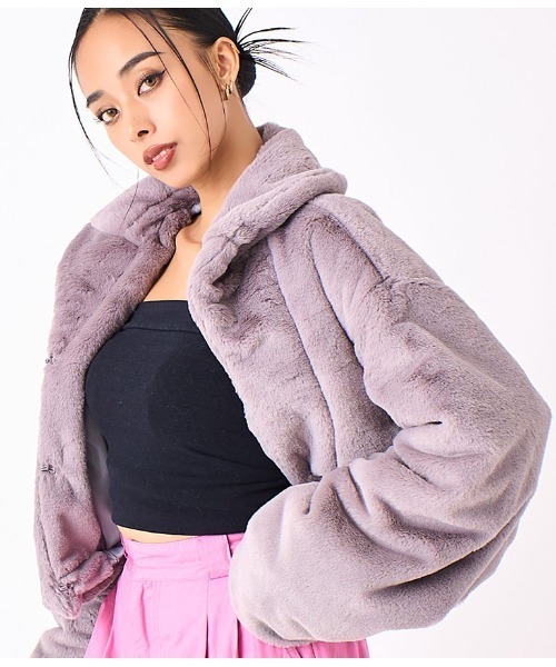 LATINA(ラティーナ)の「フェイクファーショートコート(その他アウター・レディース・ブラック/グレー・FREE)」の1枚目の写真