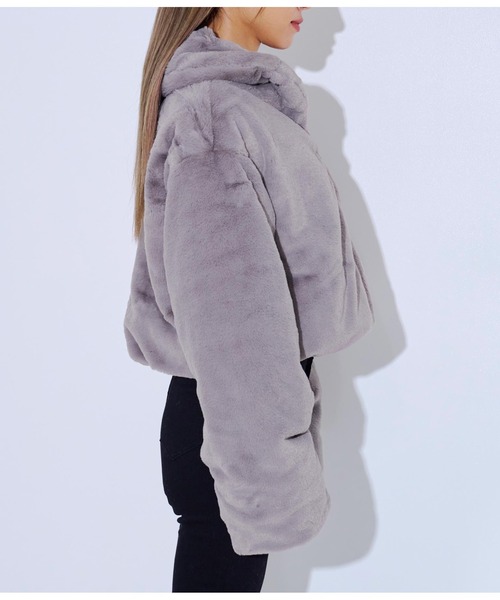 LATINA(ラティーナ)の「フェイクファーショートコート(その他アウター・レディース・ブラック/グレー・FREE)」の15枚目の写真