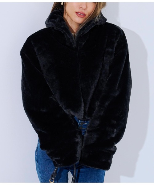 LATINA(ラティーナ)の「フェイクファーショートコート(その他アウター・レディース・ブラック/グレー・FREE)」の5枚目の写真