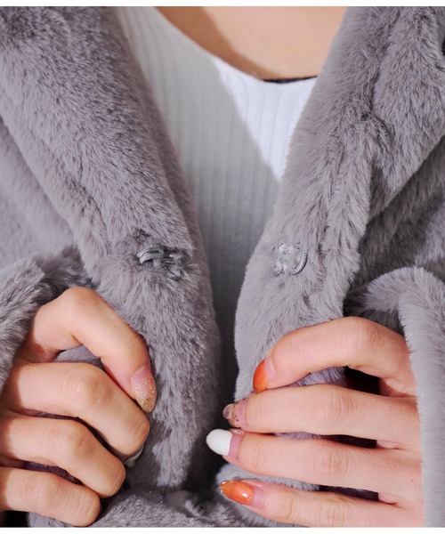 LATINA(ラティーナ)の「フェイクファーショートコート(その他アウター・レディース・ブラック/グレー・FREE)」の17枚目の写真