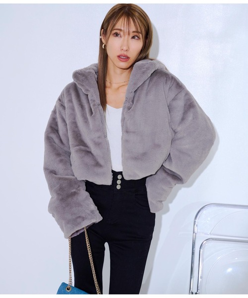 LATINA(ラティーナ)の「フェイクファーショートコート(その他アウター・レディース・ブラック/グレー・FREE)」の9枚目の写真