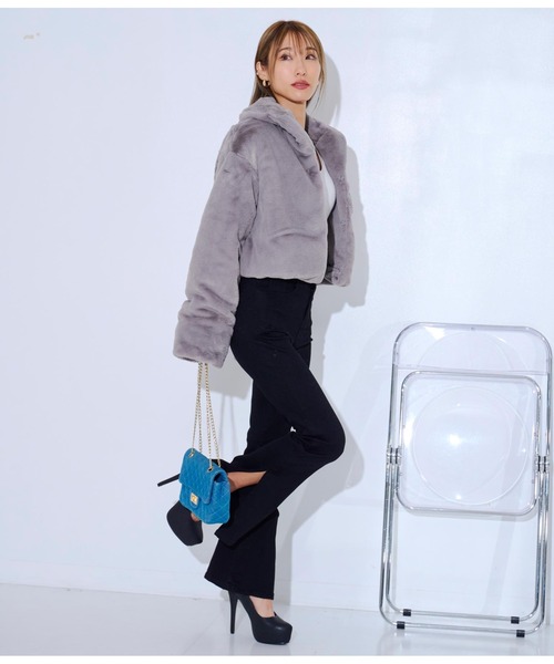 LATINA(ラティーナ)の「フェイクファーショートコート(その他アウター・レディース・ブラック/グレー・FREE)」の13枚目の写真