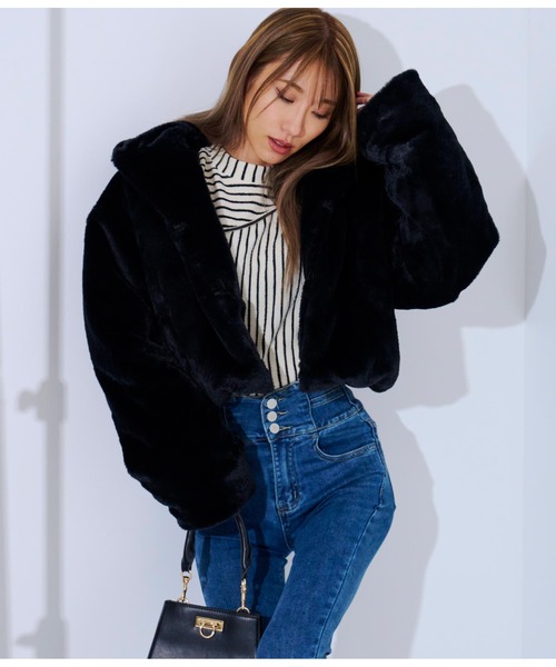LATINA(ラティーナ)の「フェイクファーショートコート(その他アウター・レディース・ブラック/グレー・FREE)」の6枚目の写真