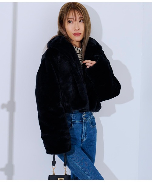 LATINA(ラティーナ)の「フェイクファーショートコート(その他アウター・レディース・ブラック/グレー・FREE)」の7枚目の写真