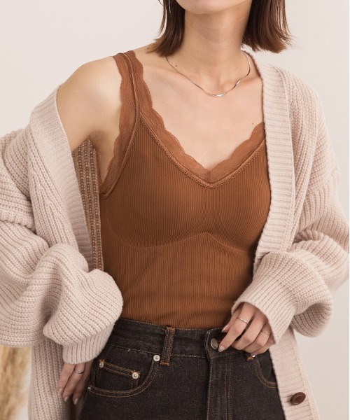 ad thie(アドティエ)の「カップ付き レースキャミソール(タンクトップ・レディース・オレンジ/ベージュ/チャコール/ブラウン/ブラック・FREE)」の3枚目の写真