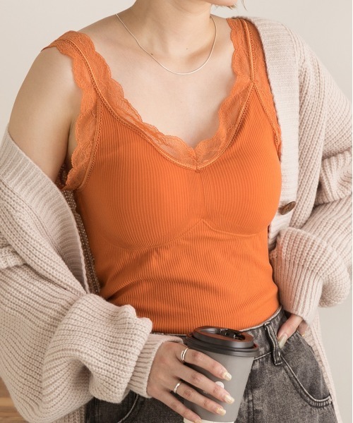 ad thie(アドティエ)の「カップ付き レースキャミソール(タンクトップ・レディース・オレンジ/ベージュ/チャコール/ブラウン/ブラック・FREE)」の5枚目の写真