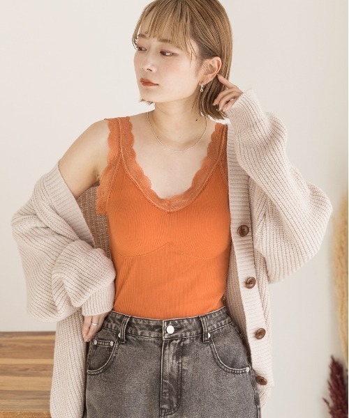 ad thie(アドティエ)の「カップ付き レースキャミソール(タンクトップ・レディース・オレンジ/ベージュ/チャコール/ブラウン/ブラック・FREE)」の7枚目の写真