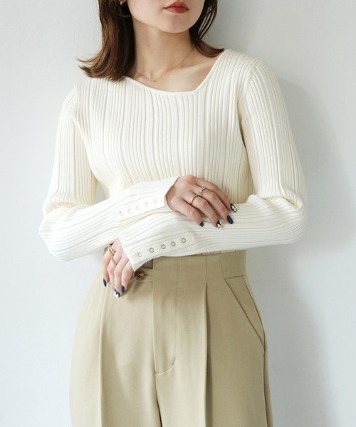HER CLOSET(ハークローゼット)の「【vingtrois】アシメVネック ランダムリブニット(ニット/セーター・レディース・グリーン/ワインレッド/パープル/ブラック/チャコールグレー/アイボリー・M)」の7枚目の写真