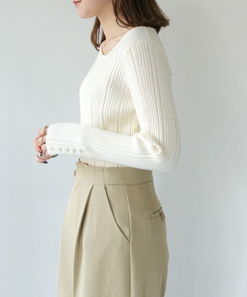 HER CLOSET(ハークローゼット)の「【vingtrois】アシメVネック ランダムリブニット(ニット/セーター・レディース・グリーン/ワインレッド/パープル/ブラック/チャコールグレー/アイボリー・M)」の9枚目の写真