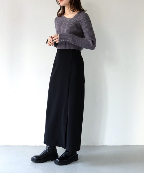 HER CLOSET(ハークローゼット)の「【vingtrois】アシメVネック ランダムリブニット(ニット/セーター・レディース・グリーン/ワインレッド/パープル/ブラック/チャコールグレー/アイボリー・M)」の19枚目の写真