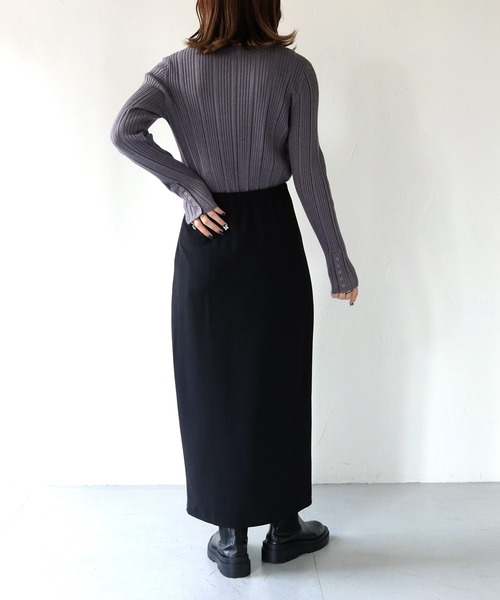 HER CLOSET(ハークローゼット)の「【vingtrois】アシメVネック ランダムリブニット(ニット/セーター・レディース・グリーン/ワインレッド/パープル/ブラック/チャコールグレー/アイボリー・M)」の20枚目の写真