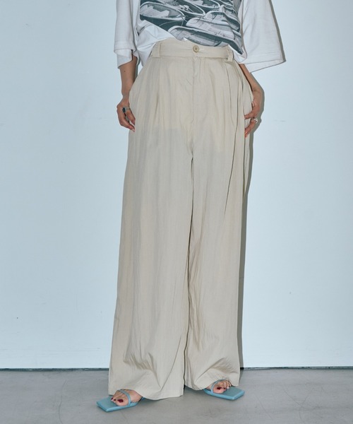 LIENCOEUR（リアンクール）の「フロントタックワイドパンツ（スラックス・レディース・ブラック/アイボリー/グレー・MEDIUM/SMALL）」の2枚目の写真