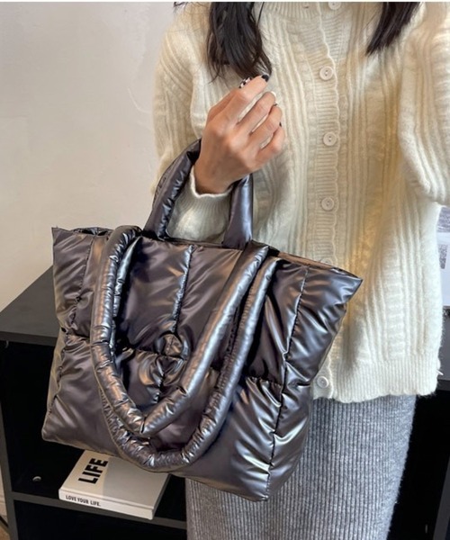 Chaco closet(チャコ クローゼット)の「2WAYパフィキルティングトートバッグ(トートバッグ・レディース・シルバー/ブラック・FREE)」の16枚目の写真