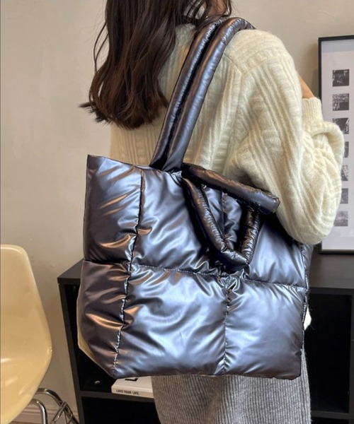 Chaco closet(チャコ クローゼット)の「2WAYパフィキルティングトートバッグ(トートバッグ・レディース・シルバー/ブラック・FREE)」の15枚目の写真