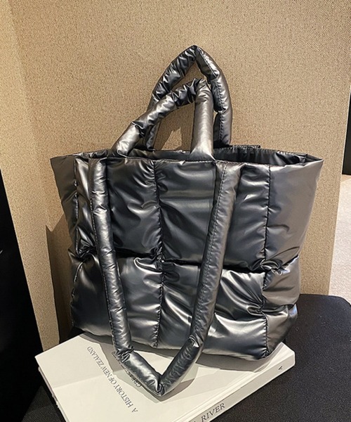 Chaco closet(チャコ クローゼット)の「2WAYパフィキルティングトートバッグ(トートバッグ・レディース・シルバー/ブラック・FREE)」の19枚目の写真