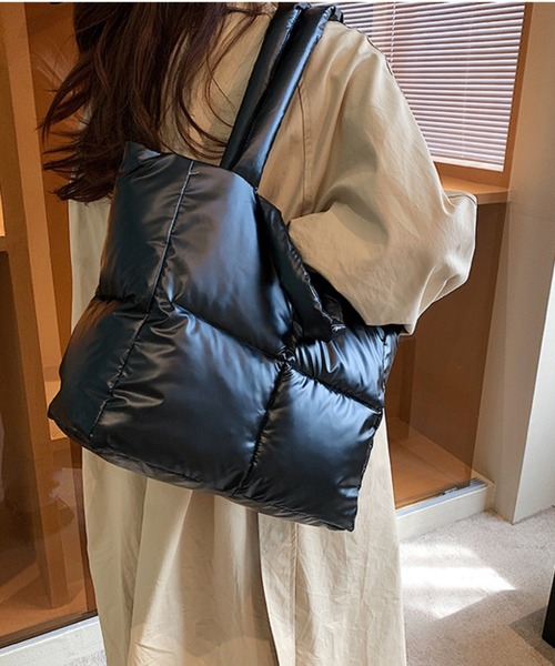 Chaco closet(チャコ クローゼット)の「2WAYパフィキルティングトートバッグ(トートバッグ・レディース・シルバー/ブラック・FREE)」の5枚目の写真