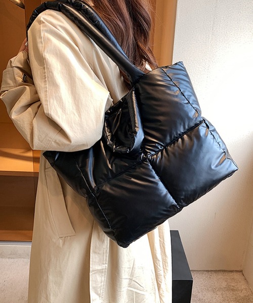 Chaco closet(チャコ クローゼット)の「2WAYパフィキルティングトートバッグ(トートバッグ・レディース・シルバー/ブラック・FREE)」の6枚目の写真