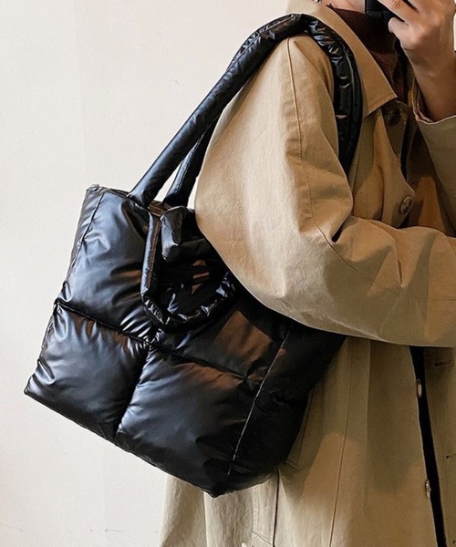 Chaco closet(チャコ クローゼット)の「2WAYパフィキルティングトートバッグ(トートバッグ・レディース・シルバー/ブラック・FREE)」の4枚目の写真