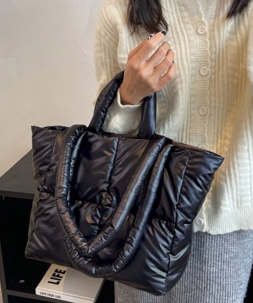 Chaco closet(チャコ クローゼット)の「2WAYパフィキルティングトートバッグ(トートバッグ・レディース・シルバー/ブラック・FREE)」の9枚目の写真