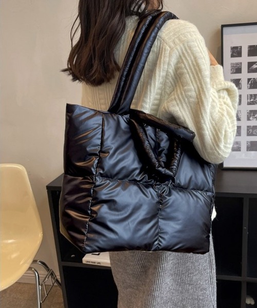 Chaco closet(チャコ クローゼット)の「2WAYパフィキルティングトートバッグ(トートバッグ・レディース・シルバー/ブラック・FREE)」の8枚目の写真