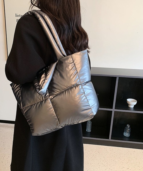 Chaco closet(チャコ クローゼット)の「2WAYパフィキルティングトートバッグ(トートバッグ・レディース・シルバー/ブラック・FREE)」の11枚目の写真