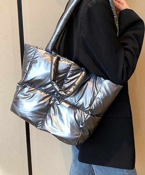Chaco closet(チャコ クローゼット)の「2WAYパフィキルティングトートバッグ(トートバッグ・レディース・シルバー/ブラック・FREE)」の13枚目の写真