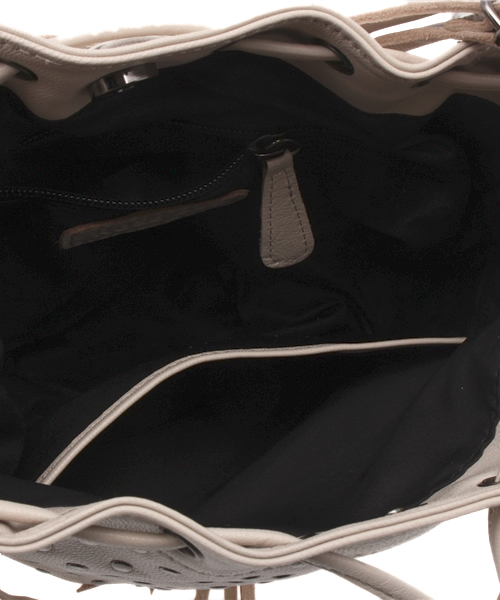 ROSE BUD（ローズバッド）の「(ROSE BUD)B141031 STUDDED LTHER SMALL SHOULDER BAG（ショルダーバッグ・レディース・ブラック/クリーム・ONE SIZE）」の4枚目の写真