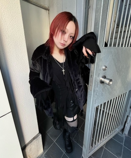 NACHE（ナチェ）の「韓国ブランド NACHE ナチェ RUFFLE HOODIE SHIRT トップス オーバーサイズ フーディー パーカー フード 長袖トップス フリル フリルデザイン（パーカー・レディース・ブラック/ライトグリーン・ONE SIZE）」の19枚目の写真