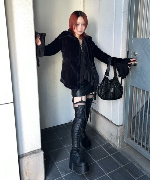 NACHE（ナチェ）の「韓国ブランド NACHE ナチェ RUFFLE HOODIE SHIRT トップス オーバーサイズ フーディー パーカー フード 長袖トップス フリル フリルデザイン（パーカー・レディース・ブラック/ライトグリーン・ONE SIZE）」の15枚目の写真