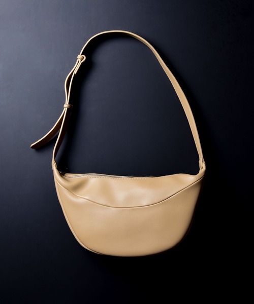 BALLY✨ハーフムーン　ワンハンドルショルダバッグ　フラップ　ロゴ総柄　レザー ショルダーバッグ バッグ 2way ハーフムーンバッグ レディース