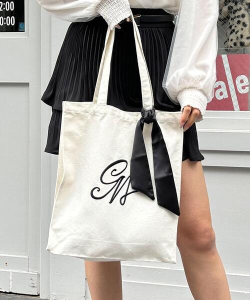 INGNI（イング）の「リボン付キャンバストートバッグ（ハンドバッグ・レディース・ブラック系8/ホワイト系1/ホワイト系その他6/アイボリー系3・ONE SIZE）」の4枚目の写真