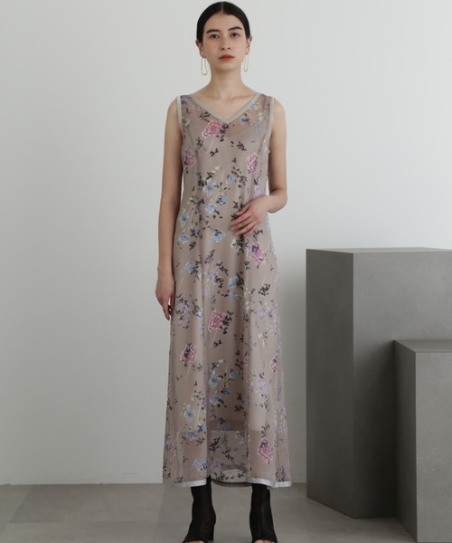 JILL STUART(ジルスチュアート)の「◆ヴェルヴェットオパールワンピース(ワンピース・レディース・ベージュ/ブラック・2/4)」の2枚目の写真