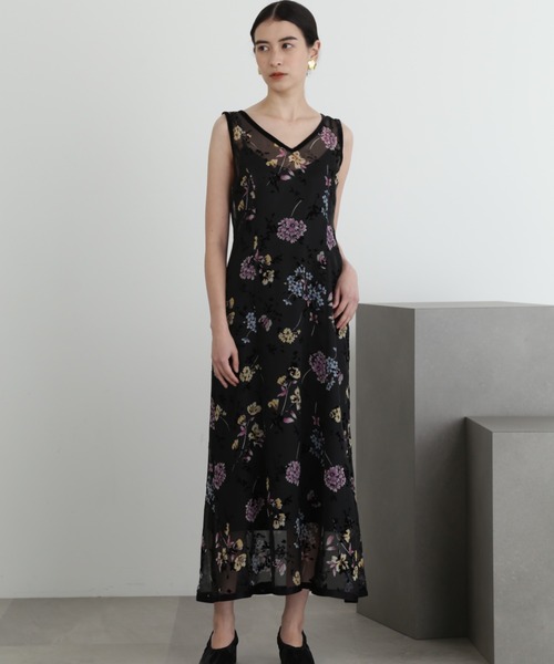 JILL STUART(ジルスチュアート)の「◆ヴェルヴェットオパールワンピース(ワンピース・レディース・ベージュ/ブラック・2/4)」の1枚目の写真