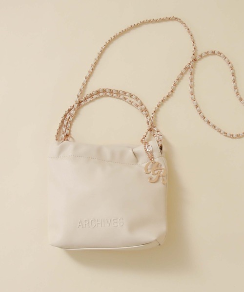 archives(アルシーヴ)の「チャーム付きエンボスチェーンバッグ(ハンドバッグ・レディース・シルバー/ブラック/アイボリー・FREE)」の18枚目の写真