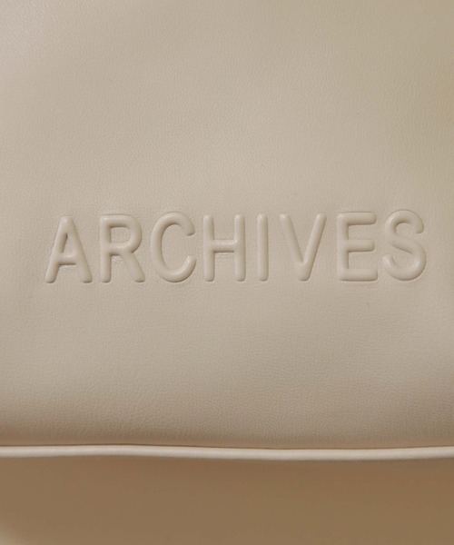 archives(アルシーヴ)の「チャーム付きエンボスチェーンバッグ(ハンドバッグ・レディース・シルバー/ブラック/アイボリー・FREE)」の11枚目の写真