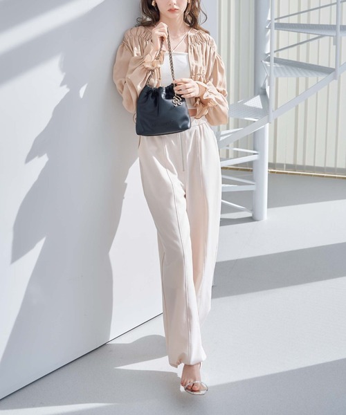 archives(アルシーヴ)の「チャーム付きエンボスチェーンバッグ(ハンドバッグ・レディース・シルバー/ブラック/アイボリー・FREE)」の7枚目の写真