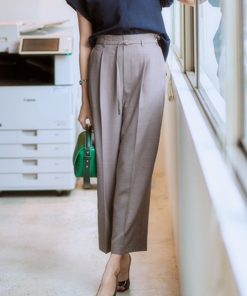 7days Life Styling(セブンデイズライフスタイリング)の「麻調合繊共布ベルト付ワイドパンツ(しわになりにくい・接触冷感・UVカット・洗える)(スラックス・レディース・モカ/ネイビー/ライトベージュ/グリーン/チャコールグレー・S/M/L/LL)」の6枚目の写真