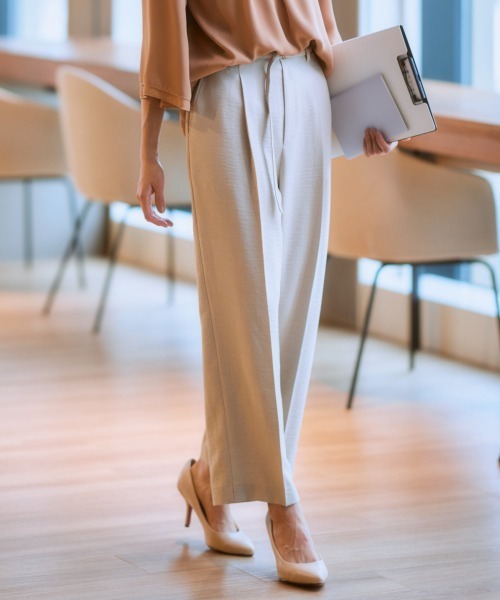 7days Life Styling(セブンデイズライフスタイリング)の「麻調合繊共布ベルト付ワイドパンツ(しわになりにくい・接触冷感・UVカット・洗える)(スラックス・レディース・モカ/ネイビー/ライトベージュ/グリーン/チャコールグレー・S/M/L/LL)」の12枚目の写真