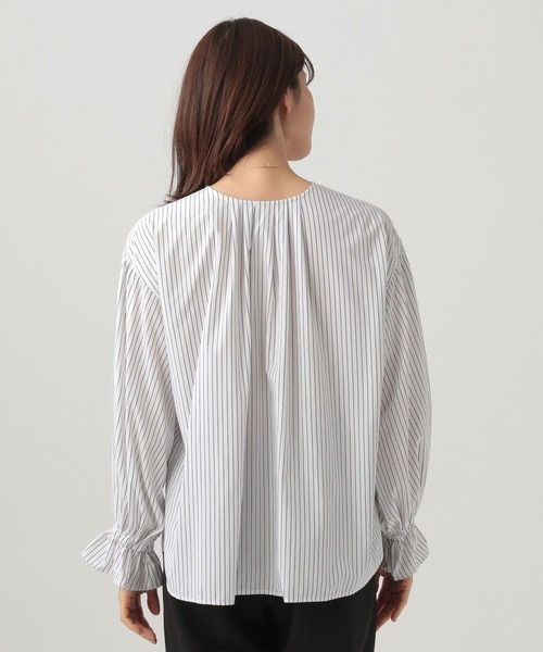 Elura（エルーラ）の「アイロンいらず2WAYブラウス（シャツ/ブラウス・レディース・ライトブルー/ホワイト/ホワイト系その他5・LARGE/MEDIUM）」の11枚目の写真