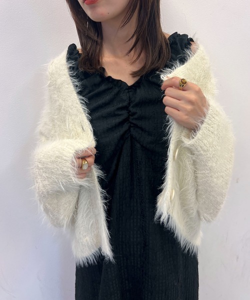 byYOUANCE(バイユアンス)の「ボリュームフェザーショートカーディガン(カーディガン/ボレロ・レディース・アイボリー/ライトグレー/イエロー・FREE)」の9枚目の写真