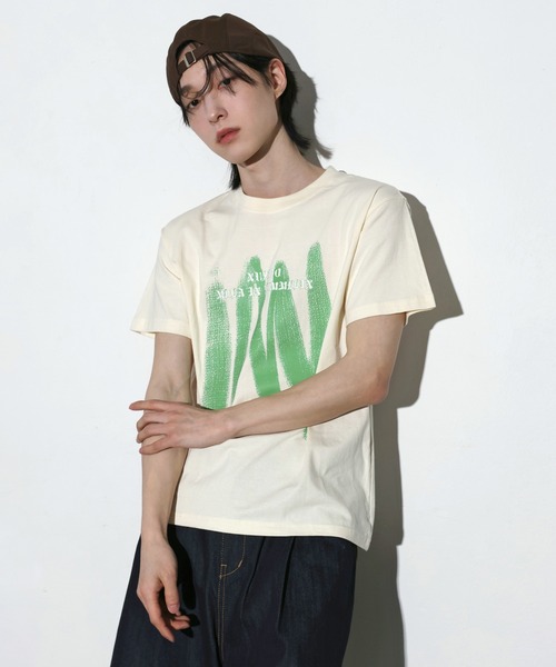FOLLOWIN（フォロウィン）の「[UNISEX]ストリートブラッシングペイントラウンドネックTシャツ（Tシャツ/カットソー・レディース・ホワイト/クリーム/ブラック/ブラウン・FREE）」の4枚目の写真