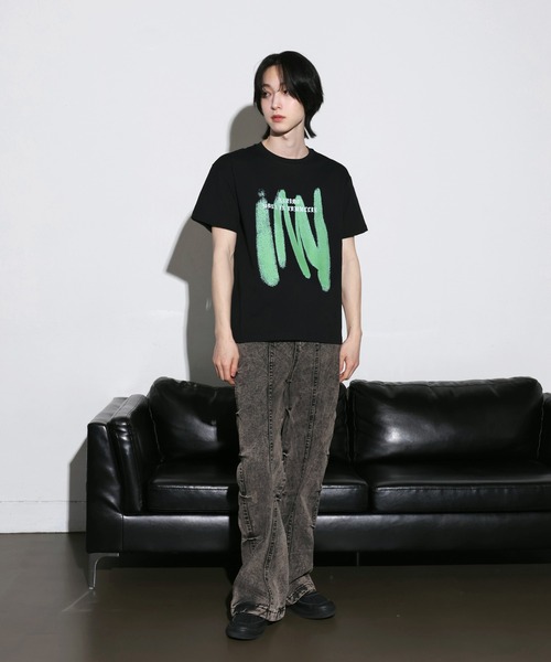 FOLLOWIN（フォロウィン）の「[UNISEX]ストリートブラッシングペイントラウンドネックTシャツ（Tシャツ/カットソー・レディース・ホワイト/クリーム/ブラック/ブラウン・FREE）」の10枚目の写真