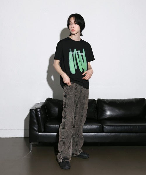 FOLLOWIN（フォロウィン）の「[UNISEX]ストリートブラッシングペイントラウンドネックTシャツ（Tシャツ/カットソー・レディース・ホワイト/クリーム/ブラック/ブラウン・FREE）」の11枚目の写真