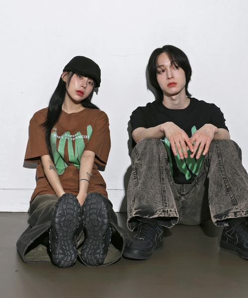 FOLLOWIN（フォロウィン）の「[UNISEX]ストリートブラッシングペイントラウンドネックTシャツ（Tシャツ/カットソー・レディース・ホワイト/クリーム/ブラック/ブラウン・FREE）」の19枚目の写真