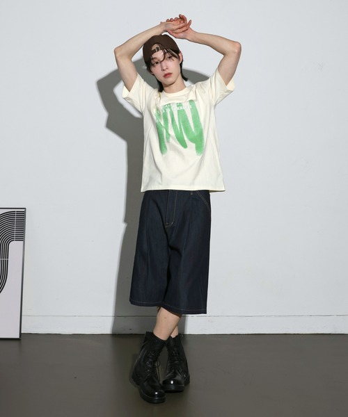 FOLLOWIN（フォロウィン）の「[UNISEX]ストリートブラッシングペイントラウンドネックTシャツ（Tシャツ/カットソー・レディース・ホワイト/クリーム/ブラック/ブラウン・FREE）」の22枚目の写真