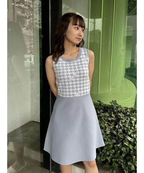 CALNAMUR（カルナムール）の「千鳥柄ニットワンピース（ワンピース・レディース・ベージュ/ブラック/ライトブルー・FREE）」の3枚目の写真