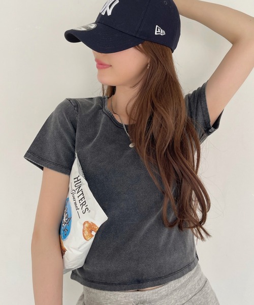 Ada.（エイダ）の「ヴィンテージライク クロップド丈 Ｔシャツ（Tシャツ/カットソー・レディース・チャコール/ブラック/アイボリー・FREE）」の10枚目の写真