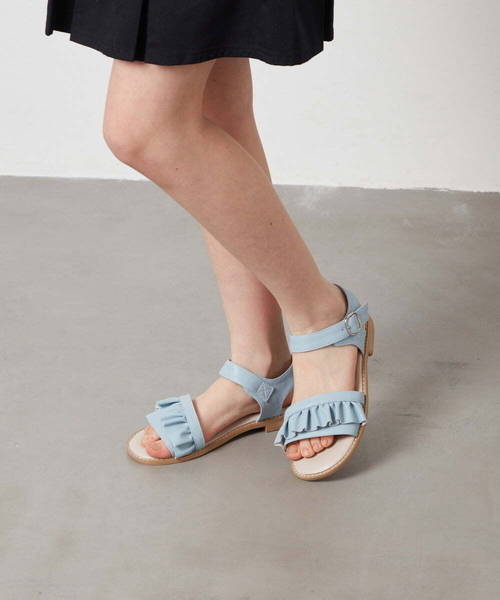 a.v.v（アーヴェヴェ）の「[17-24cm][履き心地のよいクッションインソール][マジックテープで簡単に履ける]フリルフラットサンダル（サンダル・キッズ・ダークインディゴブルー/シルバー・24/23/19/18/17/22/20/21）」の2枚目の写真