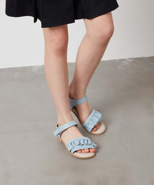 a.v.v（アーヴェヴェ）の「[17-24cm][履き心地のよいクッションインソール][マジックテープで簡単に履ける]フリルフラットサンダル（サンダル・キッズ・ダークインディゴブルー/シルバー・24/23/19/18/17/22/20/21）」の5枚目の写真