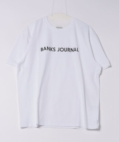 BANKS（バンクス）の「DESIGN TEE/BANKS(バンクス)スタンダードシルエットブランドロゴプリント半袖カットソー（Tシャツ/カットソー・メンズ・オリーブ/オフホワイト/ブラック・LARGE/MEDIUM/X-LARGE）」の2枚目の写真